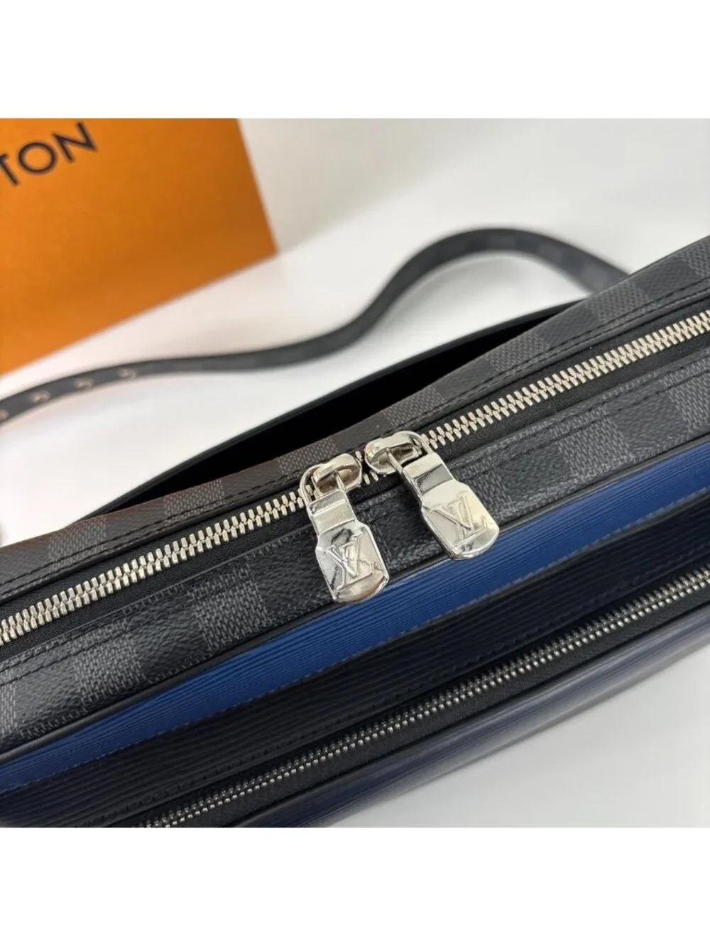 Louis Vuitton Epi Damier Graphite Messenger Bag Black